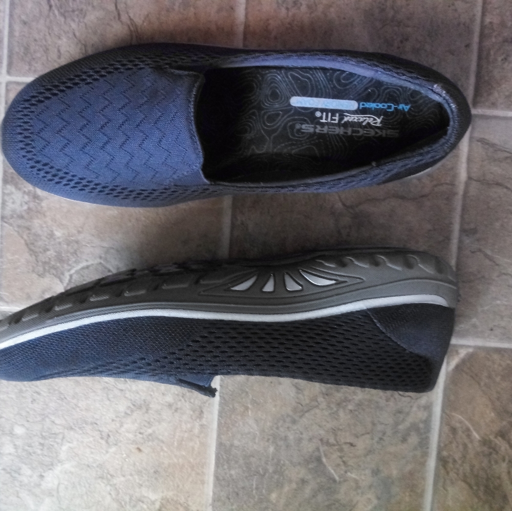 Sketchers size 9 shoe